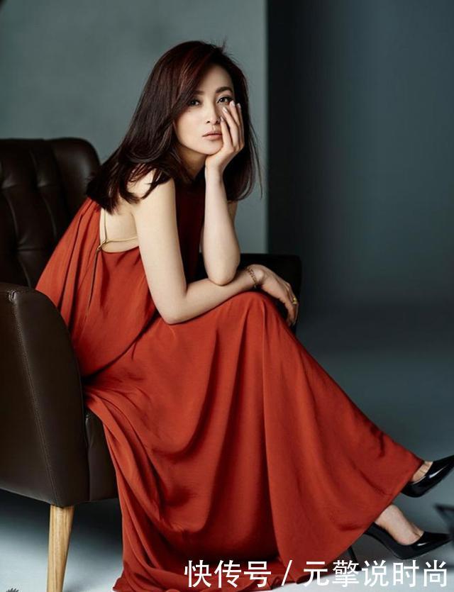 42岁的蒋勤勤气质依旧停留在知画时期，穿上红裙比当年还美艳！