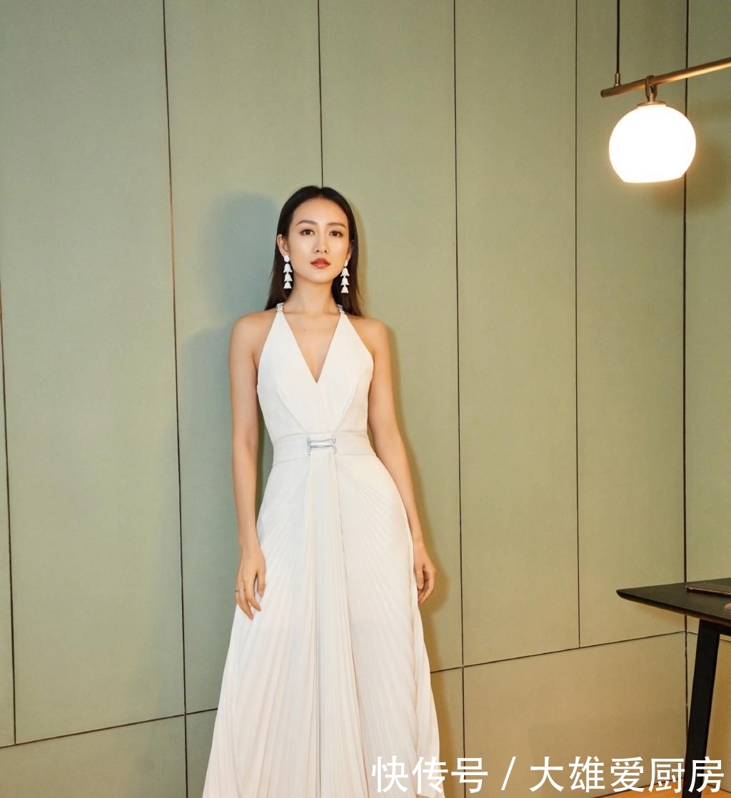 线条:同穿白色无袖礼服,输了年龄却赢了气质?,39岁张柏芝和37岁王鸥