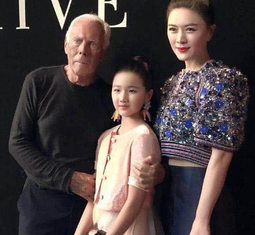 长相不如多多，气场不如李嫣，但阿玛尼却亲自给她设计礼服！