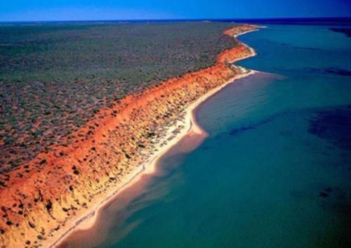 世界之最，崎岖海边悬崖到安静的礁湖，超过一千五百公里的海岸线