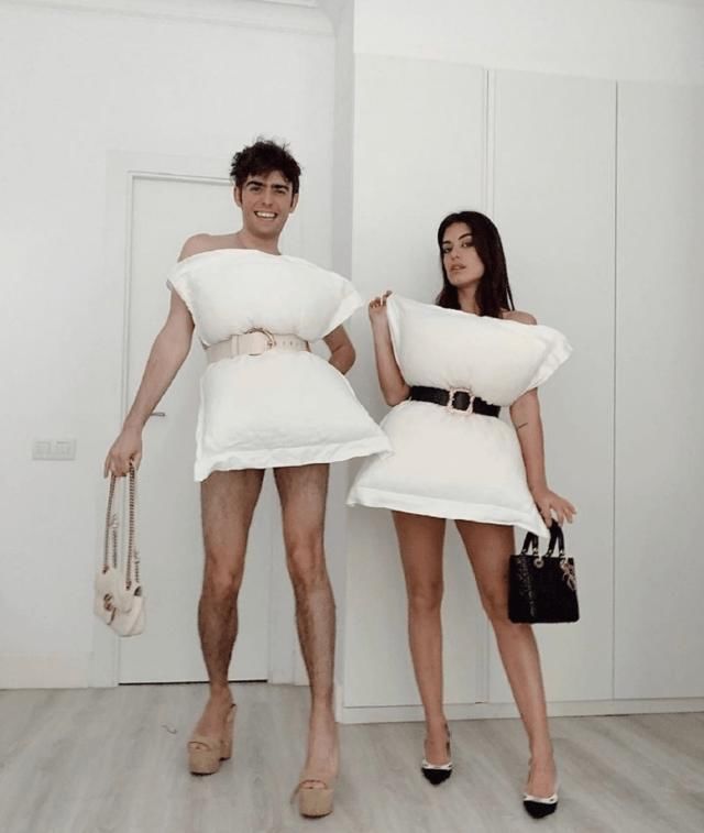  #出门#枕头也能当衣服？被单一裹就出门？时尚就是这么无厘头！