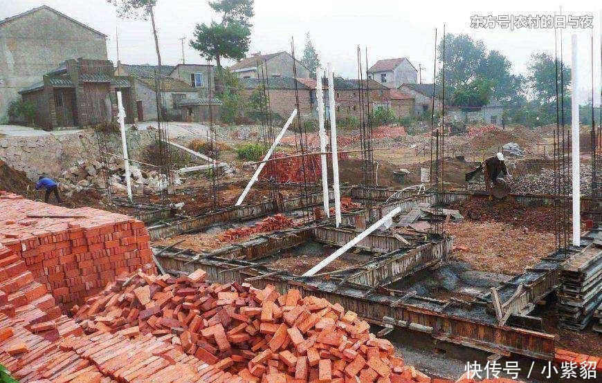 红砖被禁后, 农村建房的材料五花八门, 农民: 背后的辛酸谁懂?