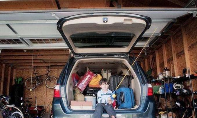 为啥老外车坏自己修，国内车主去修车店？老司机：天然优势比不了