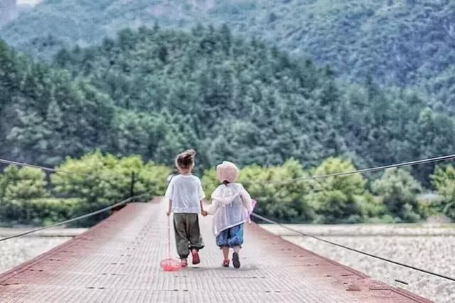 工作20年就退休，带4个闺蜜归隐山林，过上神仙般的生活