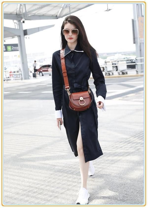 看了何穗的长裙，再看看刘雯，才知道质朴美和潮流美的差距有多大