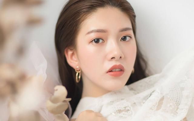 脸上有这些特征的女生，真人都比照片好看！