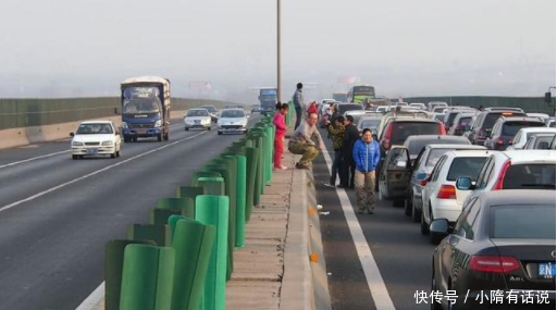 中国最严重的一次堵车：足足堵了12天，车龙长达135公里！