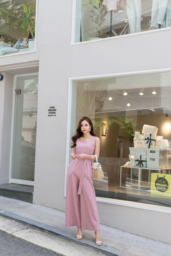 头条女神孙允珠，蜜桃汽水碎冰亮丝束腰阔腿裤