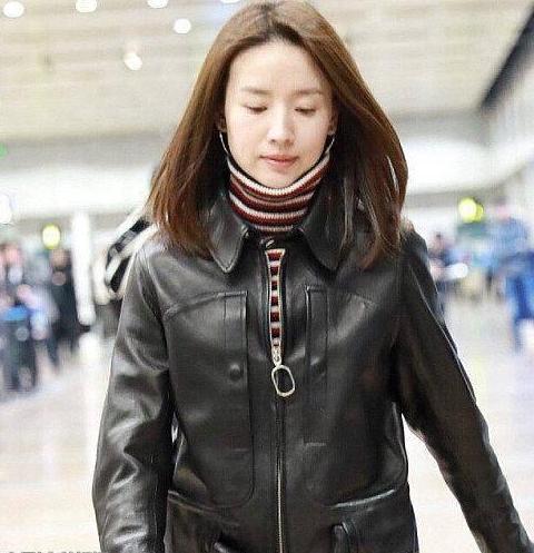 37岁董洁与37岁张柏芝，同穿黑色皮衣，哪个女神更有气质？