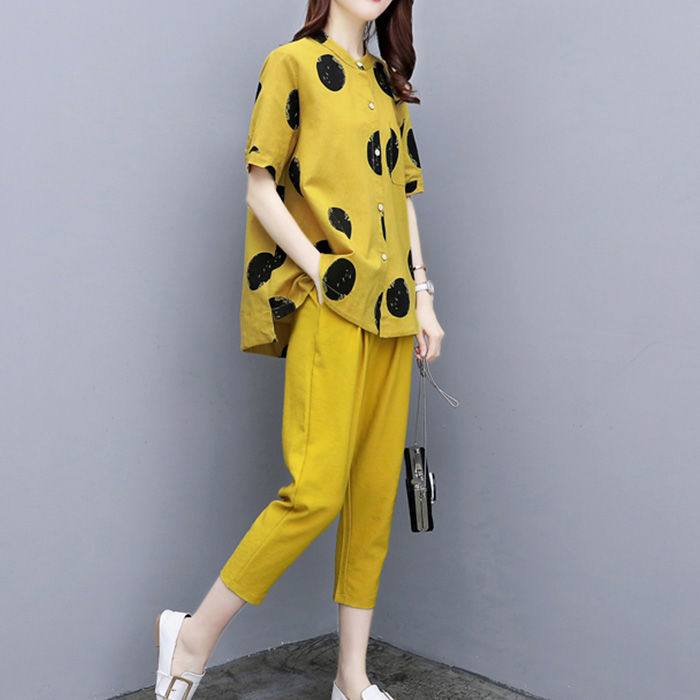 秋天了，连衣裙扔了吧!48岁嫂子穿上这时髦套装，美的无法呼吸