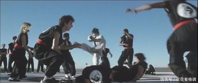 『这部』1989年,李连杰接拍这部功夫片,拍完却被嘉禾雪藏了3年才准上映