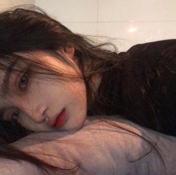  #好看的女孩#天生耐看脸的3点标志，中一条颜值就不低，让人越看越移不开眼！