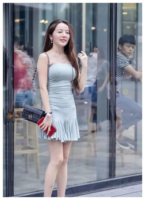 街拍：夏日小美女大长腿高颜值，女神也不过这样