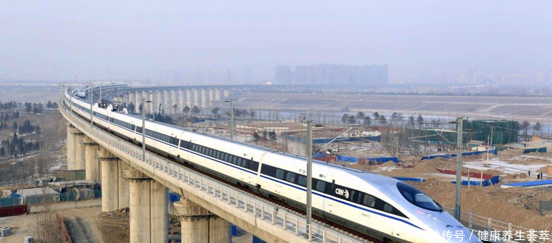  高铁@如果把高铁动车放到普通轨道上, 能跑多快 今天涨知识了