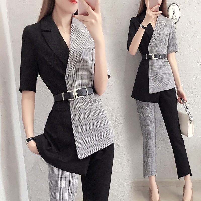 入秋后，流行这样的洋气套装，适合40-55岁女人，美的很出众