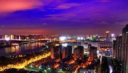  【展现出】全国30座二线城市，排名前三的三座城市，谁有希望晋升新一线城市