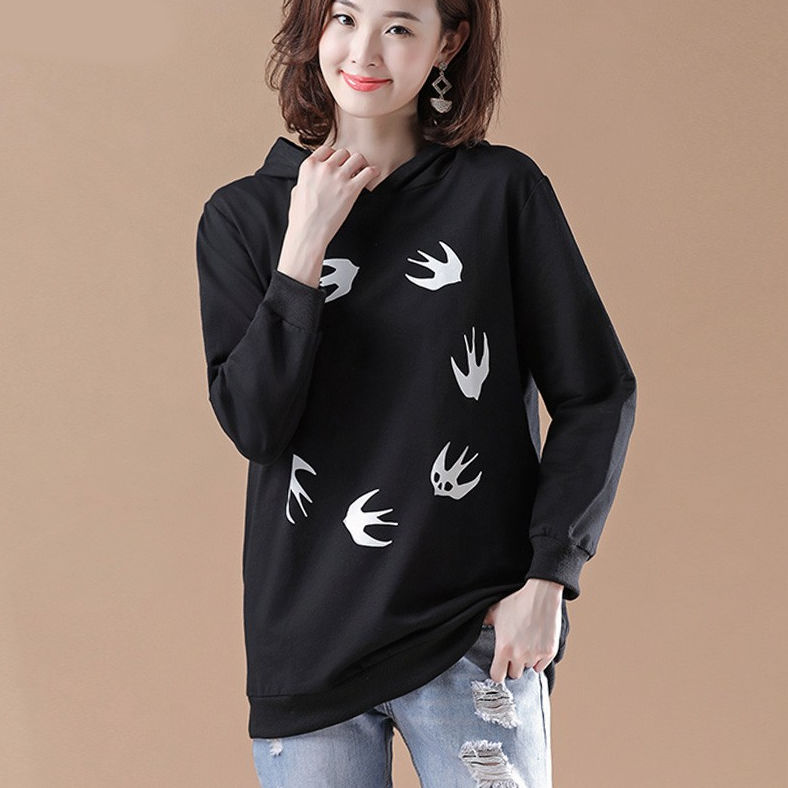 真没想到，今年流行的卫衣竟这么洋气，70后老婆穿上，减龄美炸