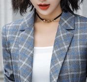 不得不说媳妇真会穿，“港味小西装”搭配牛仔裤，漂亮的清新脱俗