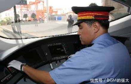  【高铁】高铁驾驶员只有一位，每隔30秒要踩一下踏板，如果想上