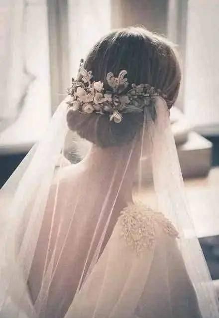  『婚纱』选完婚纱还有头纱，选对头纱，拥有你的超甜头纱吻
