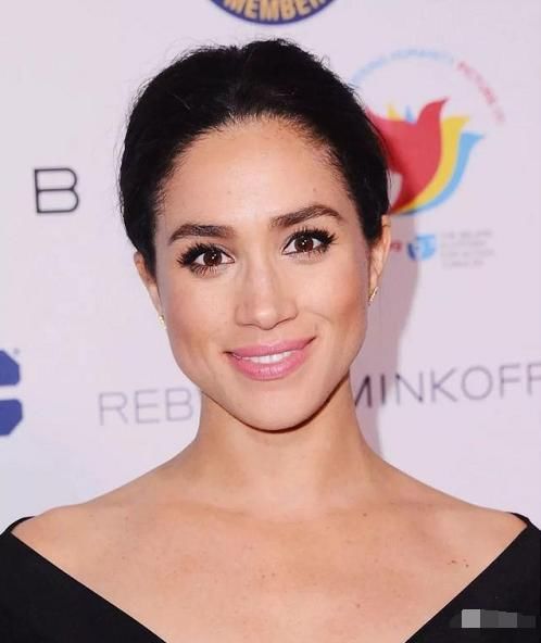 光看坐姿，就知道梅根凯特谁赢？