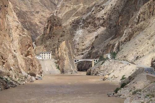  我国|我国这座大桥不准拍照，武警24小时看守，背后原因惹人感动