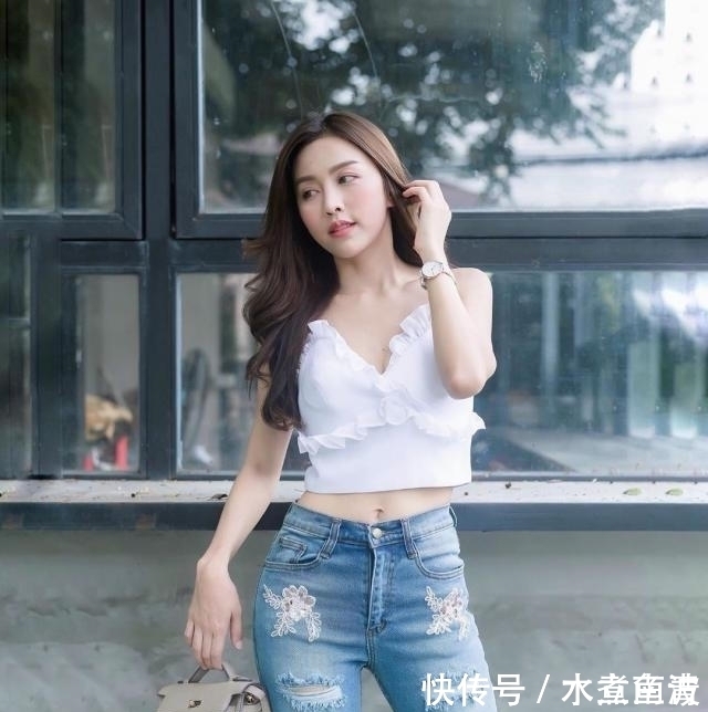 「舒适」火遍街头的“牛仔裤”,美女穿出了腿长的精髓!