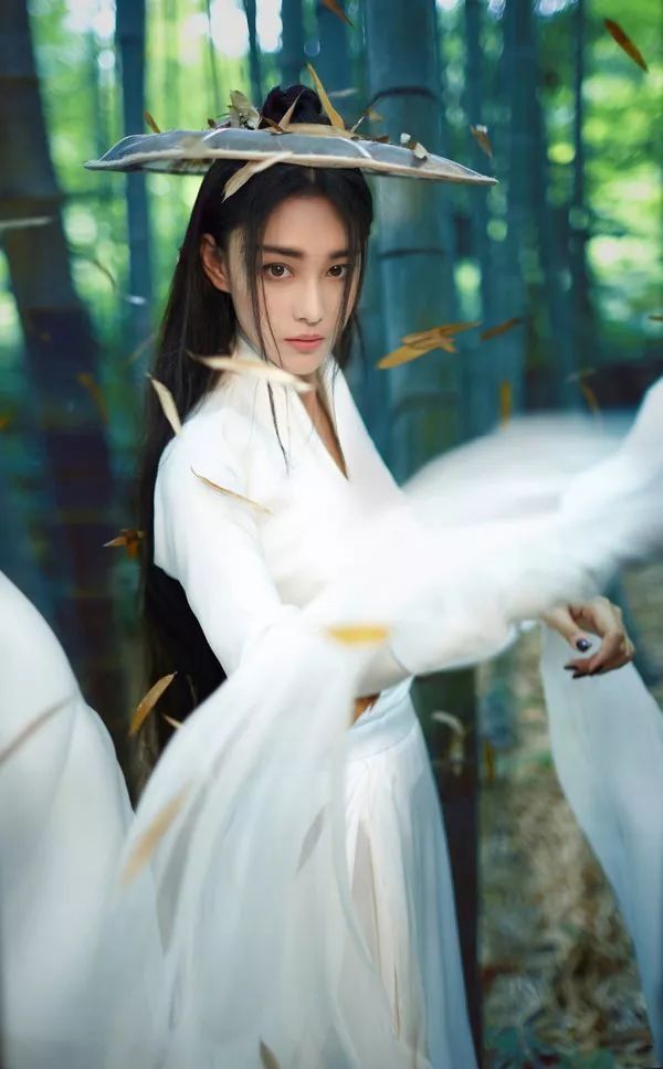 有颜值有身材有爱情，31岁的军嫂张馨予这次赢了