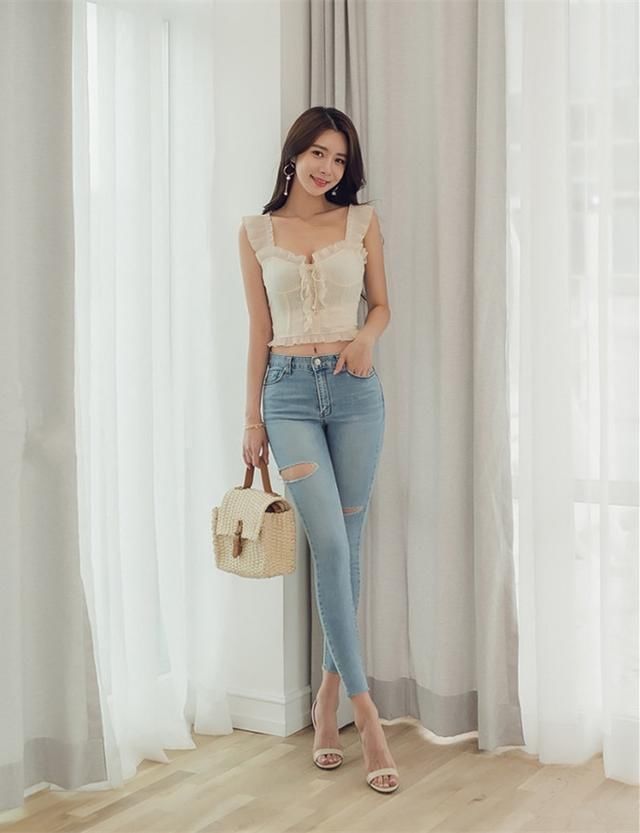 超漂亮“微胖”美女，紧身裤更有气质