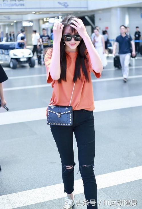 杨紫分手后竟然瘦了这么多，机场照小腿细的让人心疼