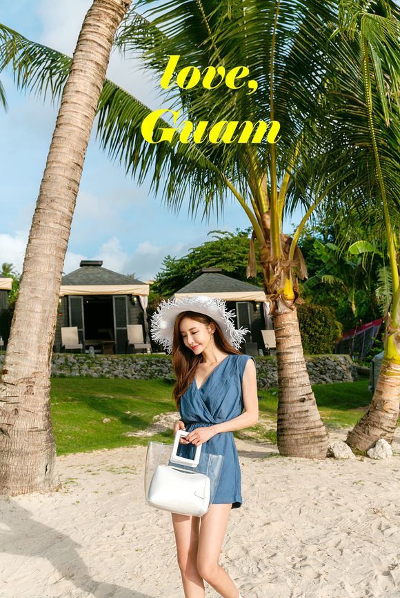 女神孙允珠，玻璃子弹邃蓝粗呢宽松无袖衫