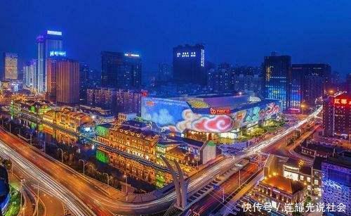 中国最长的步行街:斥资500亿打造,全长1500米极度繁华