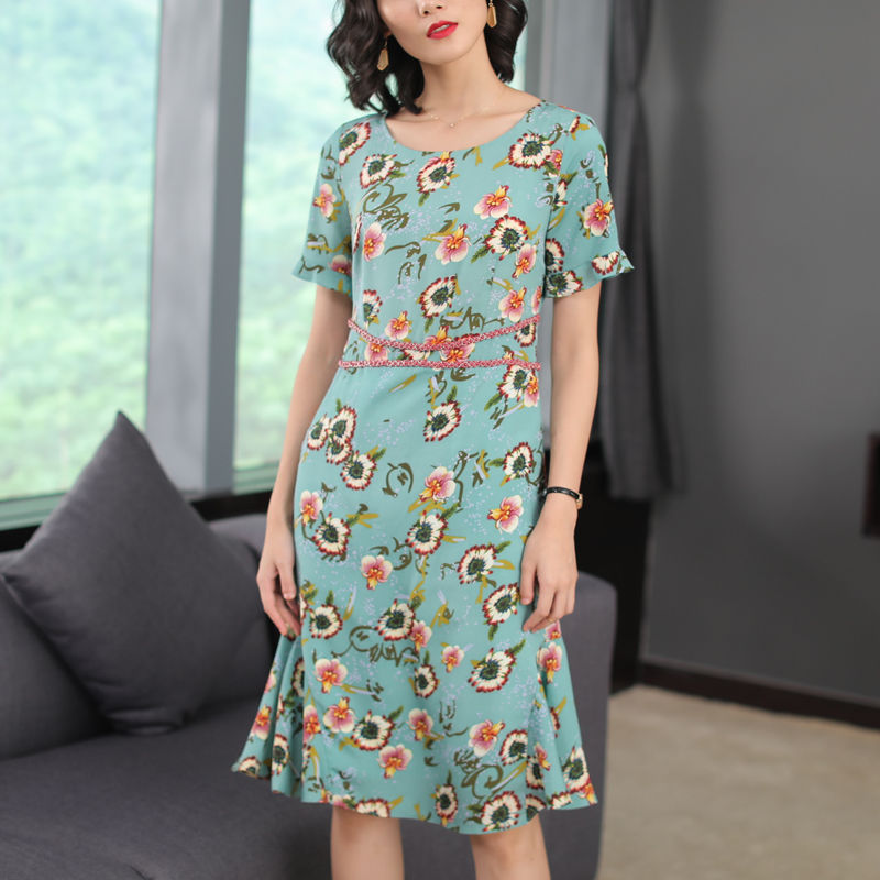 这条雪纺连衣裙真好看，老公看得都移不开眼了，很适合70后女人