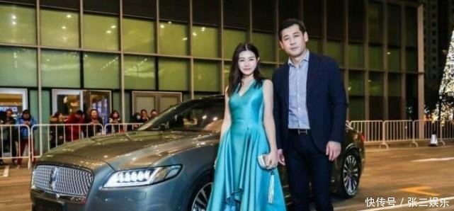 陈妍希现身活动, 裙子短到腿都纽成麻花了, 网友: 简直不能接受!