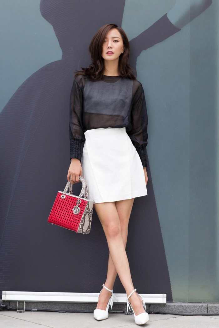 王珞丹太唬人, 高跟鞋没有跟, 网友直呼这波时尚欣赏不来啊