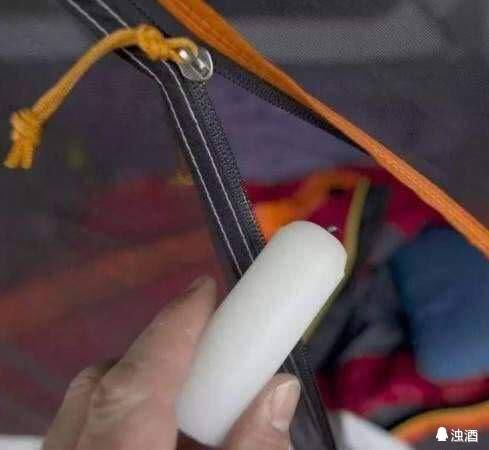 女生穿裙子为啥拉链要设在后面!增添“情趣”吗?答案让人意外!