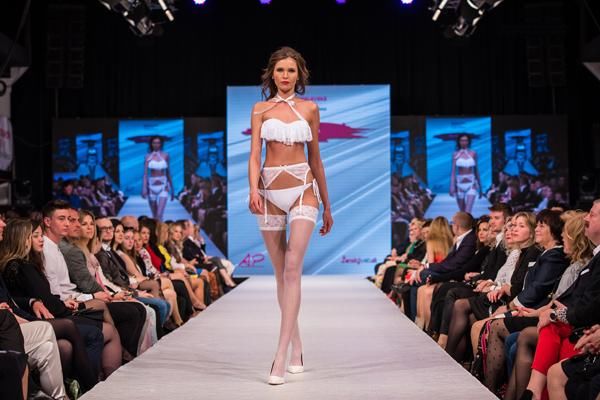 2019年婚纱趋势：RELLECIGA婚纱比基尼引领浪漫新风尚