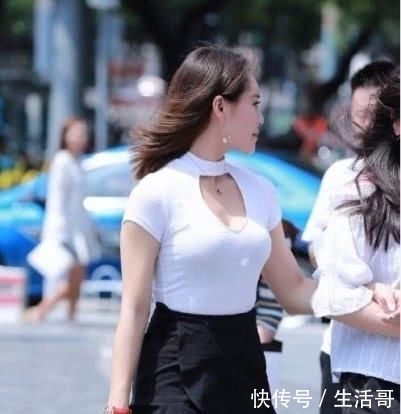 「气质」白色搭配黑色短裙,高端又不失优雅,突出大都市女性时尚气质美