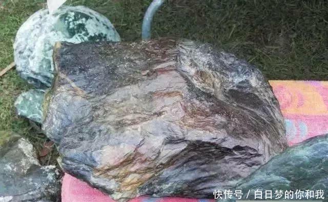  「玉石」谁说老外不玩奇石, 看看国外的石头市场是啥样!