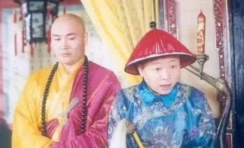  『神仙』演太监出名，娶180超模归隐山林养鸡，如今快活似神仙