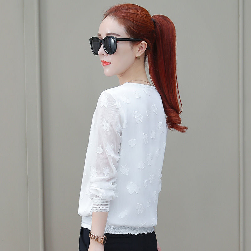 长得漂亮还要会打扮，时下超火的气质小衫配小脚裤，温柔又不凉