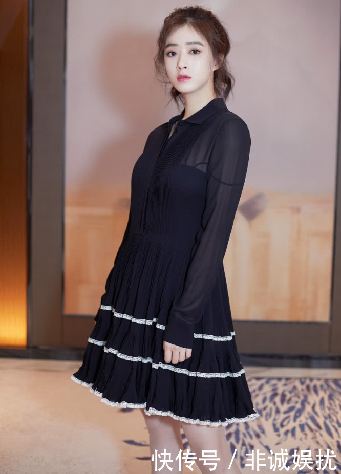 蒋欣如今都敢露腿了，竟然细得快赶上杨幂，瘦了之后真的是好美！