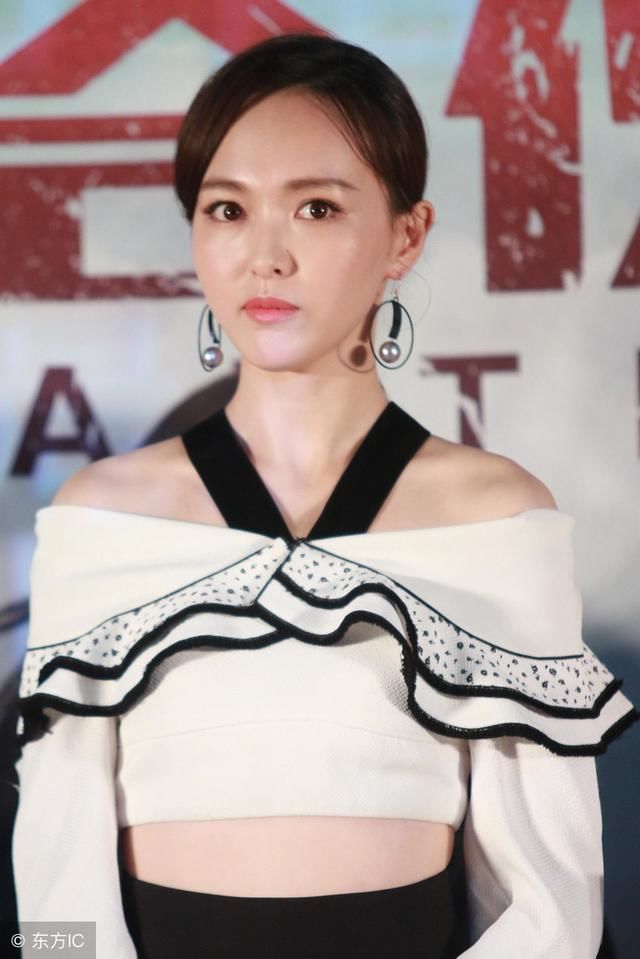 这才算高腰裤，快到胸口了，这种裤子除了唐嫣不是谁都能hold住