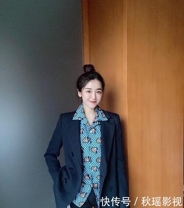  「黑色打底」春季就该穿西装，手把手教你西装怎么搭，让你一不小心就变美