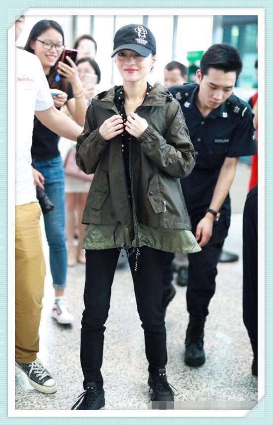 看了关晓彤穿星星装，再看看张韶涵，网友:真嫩还是装嫩一目了然