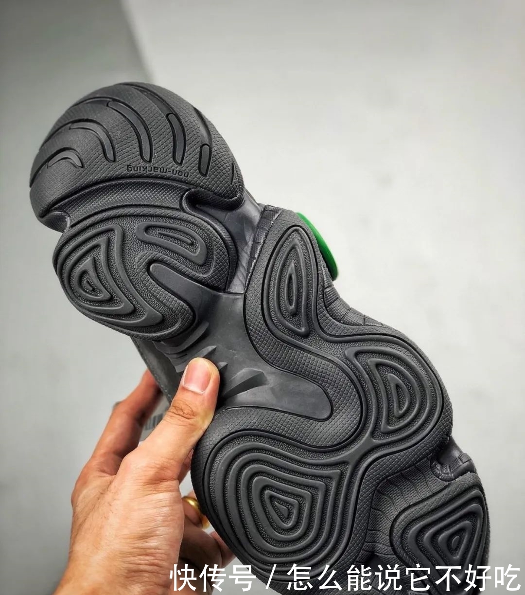 『开箱』经典配色永不过时,Yeezy 椰子50纯黑武士开箱测评!