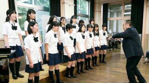  【女生】为何普通学校女生校服是裤子,而贵族学校却是裙子?原因过于现实