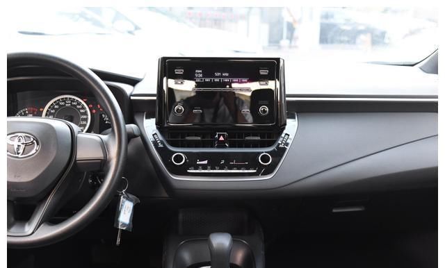  【汽车品牌】跟大家曰产对比，丰田汽车的这个平级车改善较大 ，操纵也有所提高