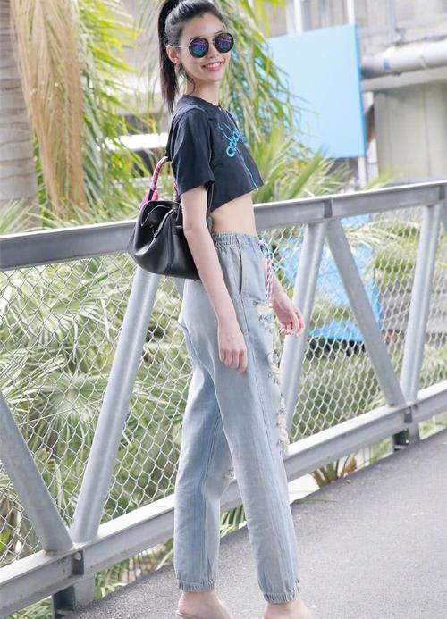 鞠婧祎奚梦瑶同穿露腰装配长裤，终于知道腿长和腿细哪个更重要！