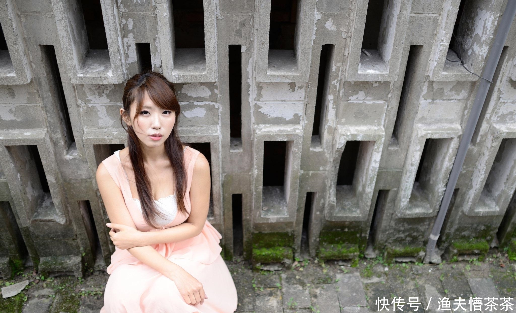  #写真#时尚穿搭推荐：时尚美女唯美写真，青春、靓丽，简直美爆了